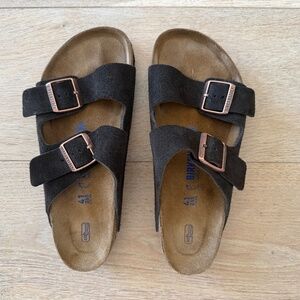 Birkenstock Arizona Sandals in Suede Velvet Gray - Like New Condition
